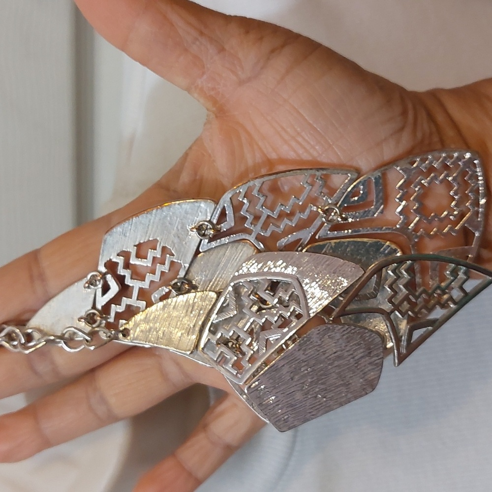 ZAD Silver Tone Southwest Style Cutout Bib Necklace - Picture 6 of 6